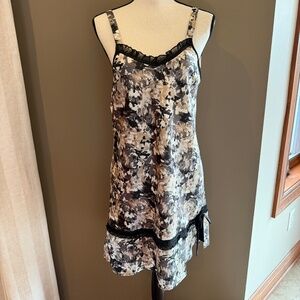 Chanteuse intimates mini nightgown ruffle satin detail, Size Medium